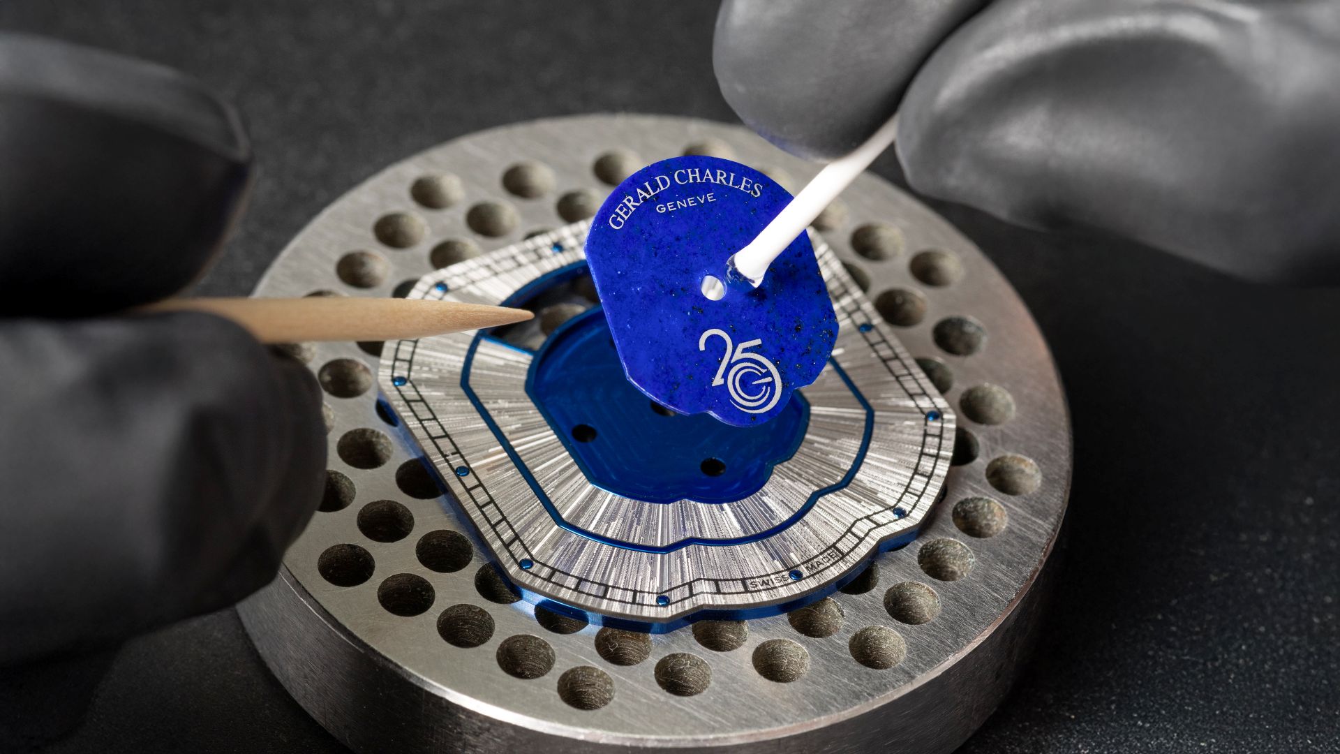 Meta-guilloché dial finishing