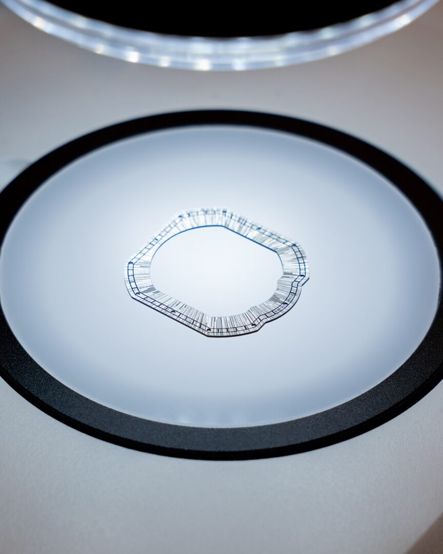 Meta-guilloché dial finishing