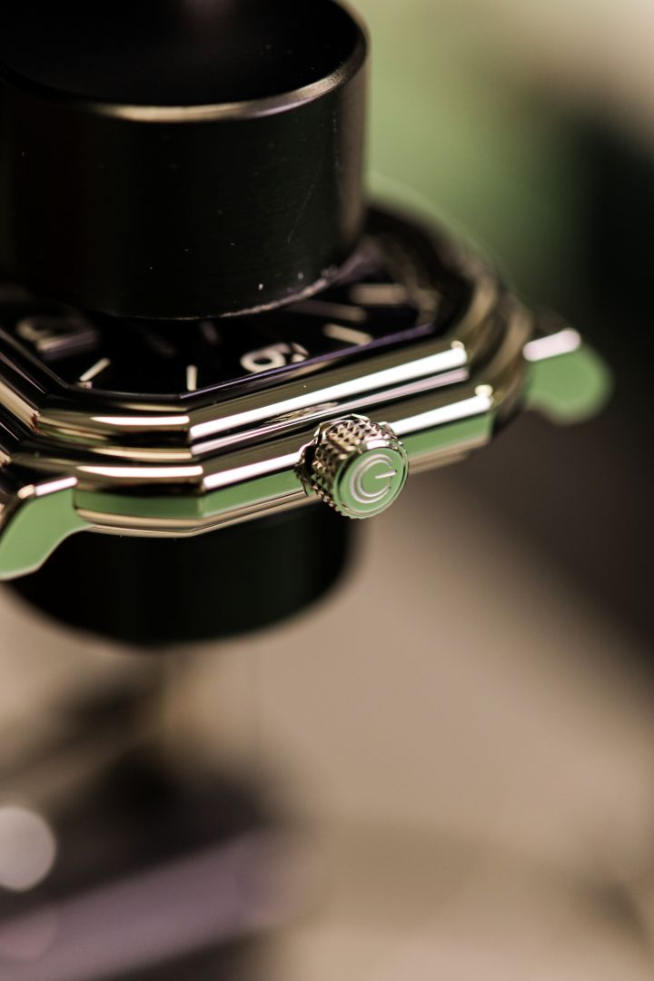 Case in Grade 5 Titanium manufacture