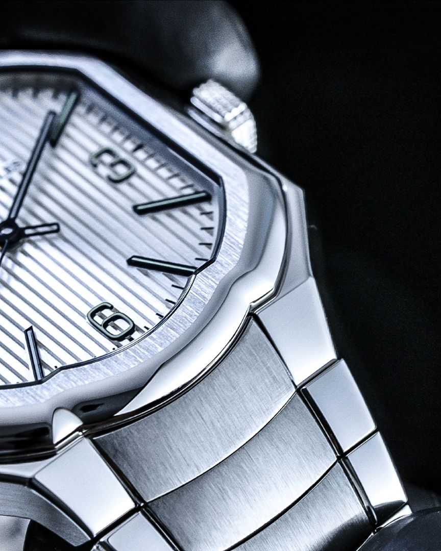 Masterlink's sleek integrated bracelet