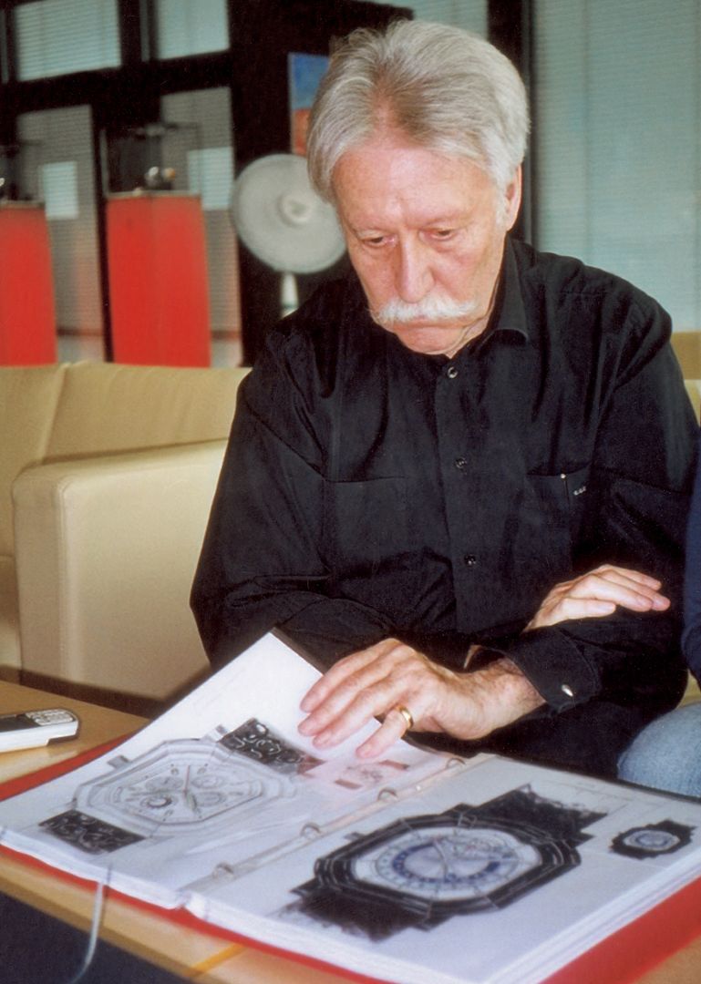 Gérald Charles Genta admiring its sketches of the Turbo watch